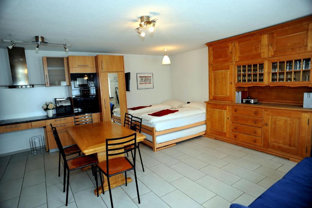 Niros Bed & Breakfast Birsfelden Bilik gambar