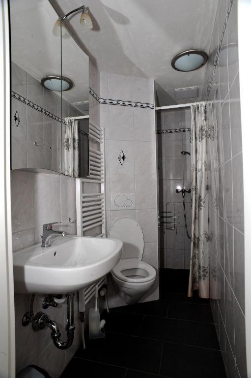 Niros Bed & Breakfast Birsfelden Bilik gambar