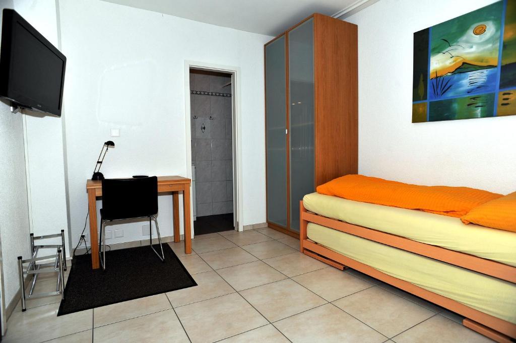 Niros Bed & Breakfast Birsfelden Bilik gambar