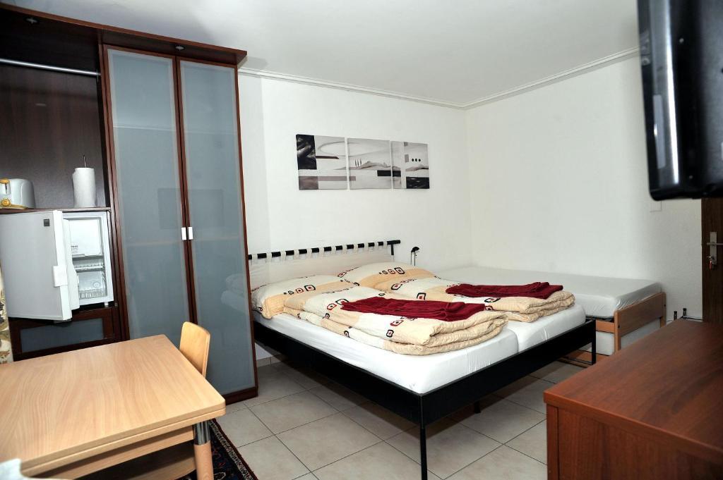 Niros Bed & Breakfast Birsfelden Bilik gambar